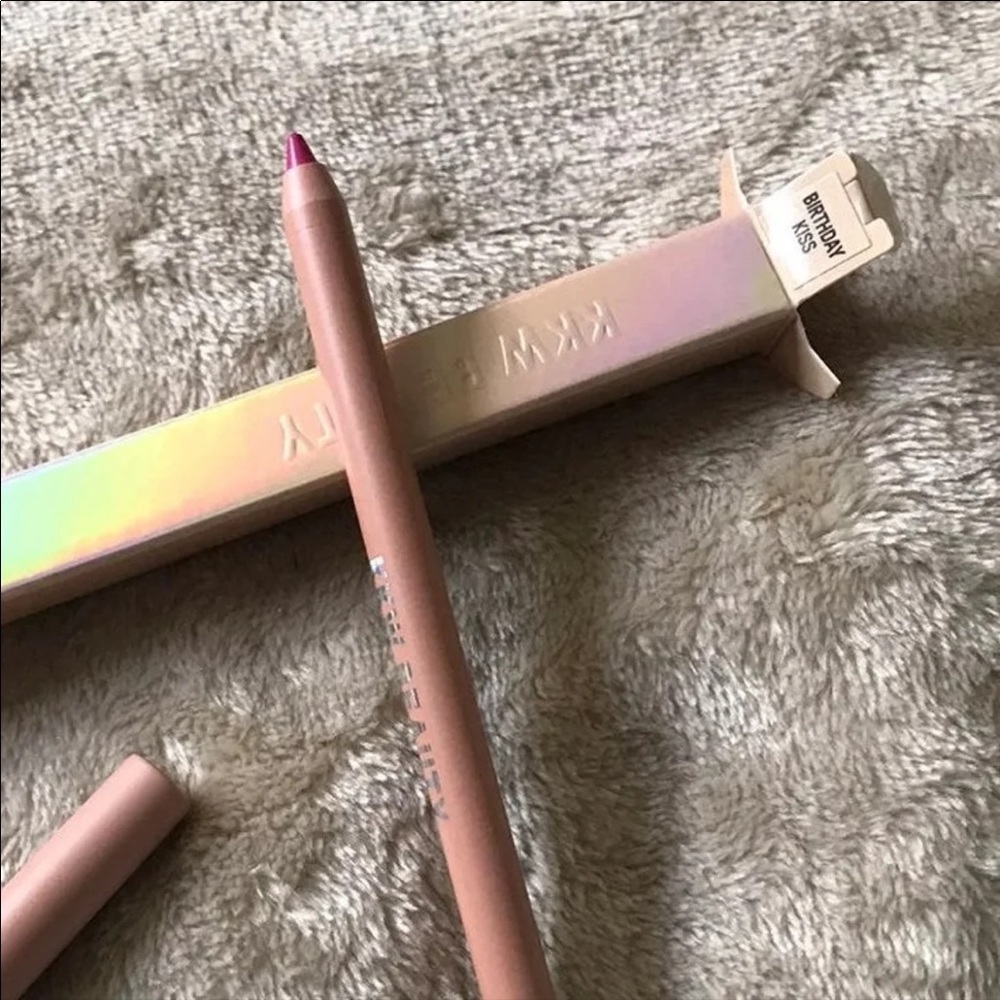 KKW BEAUTY Lip Liner BIRTHDAY KISS